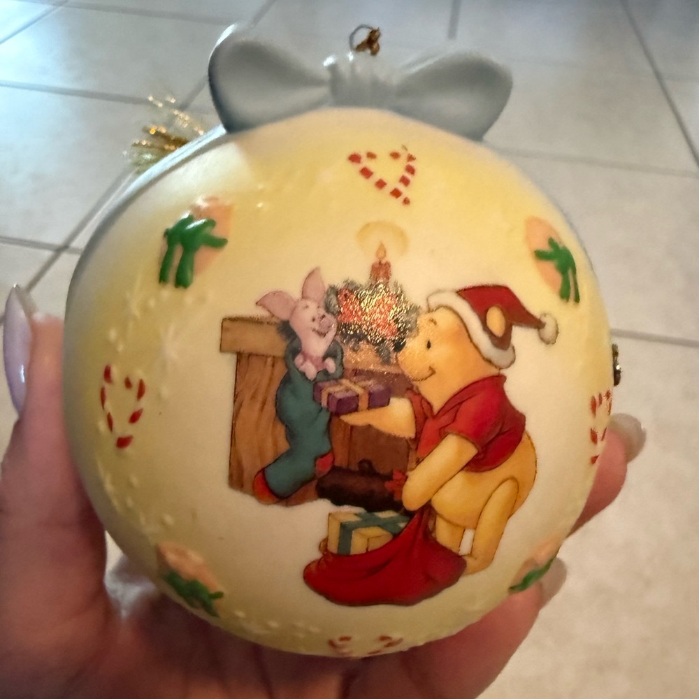 Vintage Disney Pooh & Friends "A Bit Of Holiday Cheer, 2000 Ornament